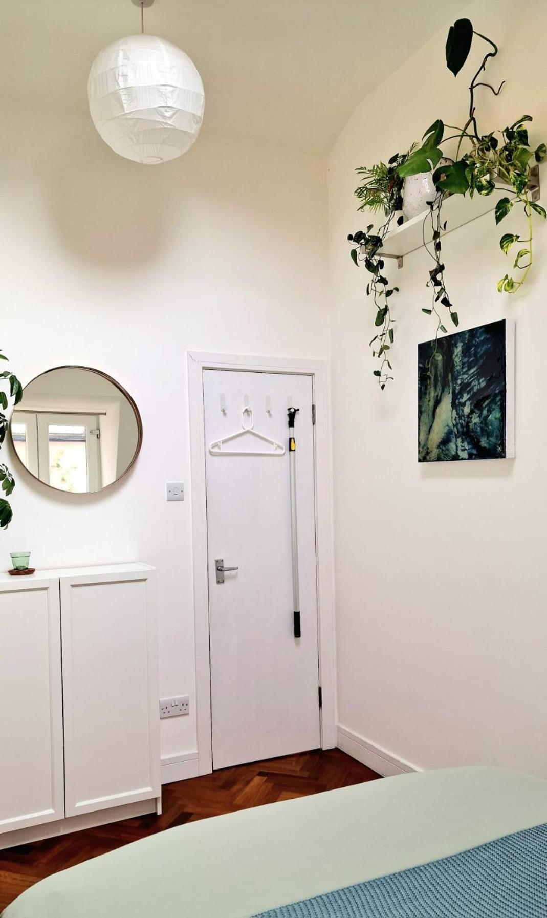 Gazde/Camere de închiriat Charming Bedroom In Artist Studio Londra